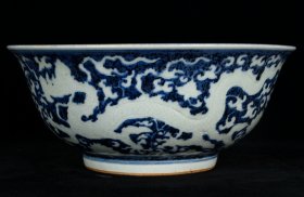 宣德青花雕刻留白龙穿花纹内霁蓝釉碗
高11.3cm                直径26.6cm
