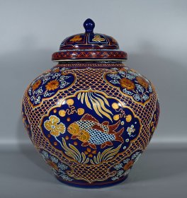 元祭蓝釉沥粉描金鱼藻纹盖罐，高39×22厘米