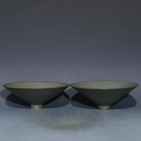 官瓷斗笠碗，高6.6cm直径17.9cm