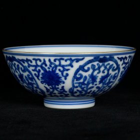 雍正青花描金缠枝花纹杯子
高4.4cm                    直径9.5cm