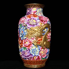 乾隆浮雕粉彩鎏金穿花龙纹灯笼瓶，高48.5cm直径26cm