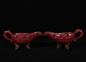 钧窑玫瑰红釉鼓钉流杯一对，高8.3×17厘米