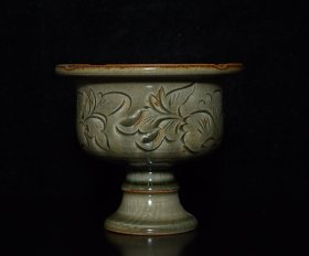 耀州窑刻花卉纹高足杯，高11×12.5厘米
