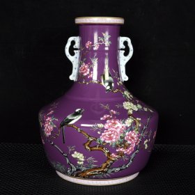 雍正紫罗兰釉珐琅彩描金花鸟纹双耳瓶
高26厘米   直径20厘米