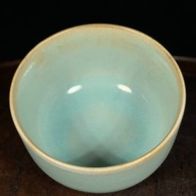 汝窑托杯，高6直径13cm