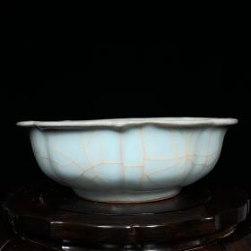 宋官窑花口笔洗，高5.5直径17cm，