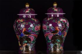 清乾隆紫釉浮雕孔雀戏牡丹纹描金将军罐  高：54厘米 宽：27厘米