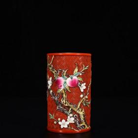清乾隆红地雕刻寿桃花卉纹笔筒 
高12.5厘米  宽7.5厘米