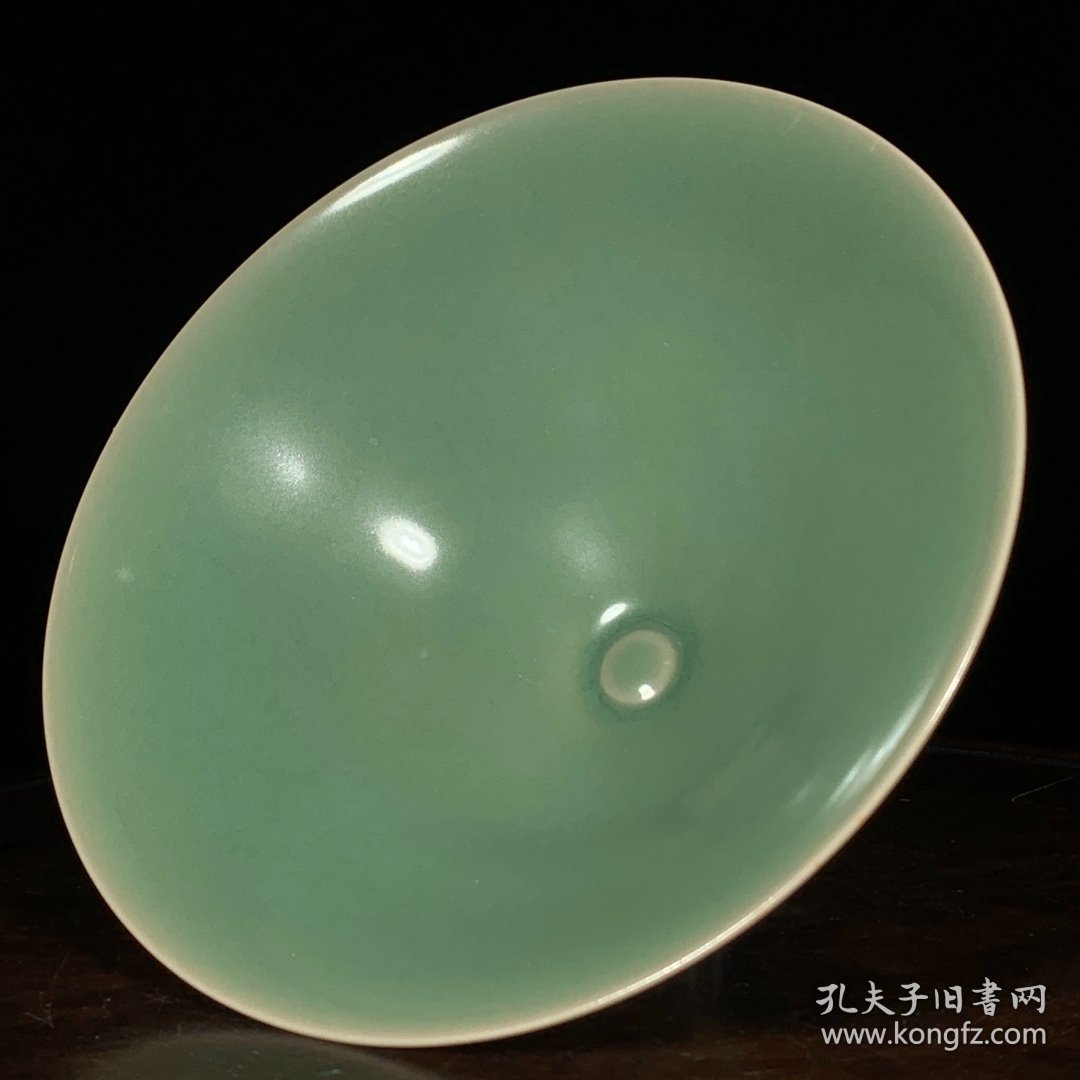 龙泉窑梅子青釉斗笠碗，高7直径16.5cm