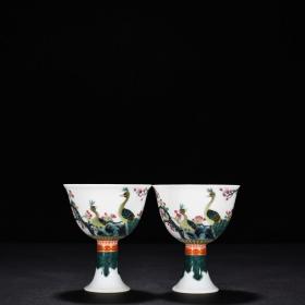 清乾隆珐琅彩孔雀玉兰花卉纹高足杯
高9.2厘米 宽8厘米
