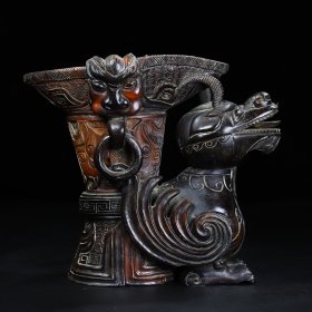 旧藏老角雕刻瑞兽酒杯摆件