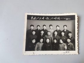 67年青岛红卫照相馆拍摄红卫兵重聚“当我们又在一起时候”照片