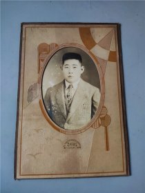 民国时期大连毓英照相馆拍摄的人物老照片