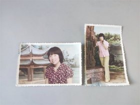 七.八十年代拍摄的彩色年轻女子照片两张