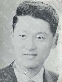 老照片，香港男子，很英俊，1962。厚相纸