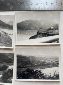 （补图）同一批老照片36张合售，里面有陈诚、陈诚夫人吴舜莲、田炯锦等名人。陈诚是浙江青田人。田炯锦是甘肃庆阳人。有旗袍美女，摄影师印章杲大鏐，儿童，女孩，美女，男子，相机，风景，文殊兰花卉，校服，合影，孙文（孙中山）的天下为公匾额。（陈诚，保定军校毕业，黄埔军校特别官佐，军长。田炯锦毕业于北京大学）