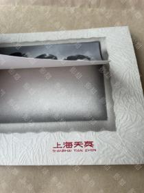 老照片，美女合影，麻花辫子很漂亮。上海天真照相馆。板15.7 × 12.2cm，照片9.8 × 7.3 cm。厚相纸，约60年代