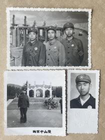 3张合拍，同一批次老照片，军人，奔牛照相（江苏常州），合影背后是南京长江大桥，南京中山陵。佩戴毛主席像章
