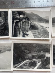 （补图）同一批老照片36张合售，里面有陈诚、陈诚夫人吴舜莲、田炯锦等名人。陈诚是浙江青田人。田炯锦是甘肃庆阳人。有旗袍美女，摄影师印章杲大鏐，儿童，女孩，美女，男子，相机，风景，文殊兰花卉，校服，合影，孙文（孙中山）的天下为公匾额。（陈诚，保定军校毕业，黄埔军校特别官佐，军长。田炯锦毕业于北京大学）