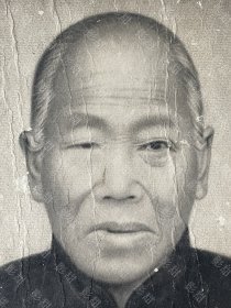 老照片画，炭精画或铅笔画，2张合售，清末民国的人物肖像画，人物不详，或为名人。作者也许是名人，好像是“上海朱？艺术画室”，请自鉴