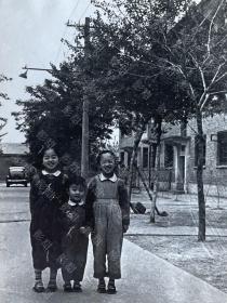 老照片，儿童合影，上海某处，约60年代