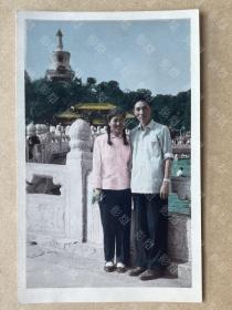 老照片，漂亮的美女男子照片， 北京，厚相纸，手工上色手工着色