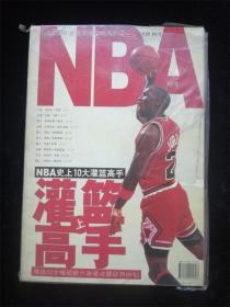 （8开超大本）NBA60年（NBA60年巨星画像珍藏系列 2）（中国第一NBA史上10大灌篮高手）（封面：乔丹 封底：邓肯 艾弗森）
