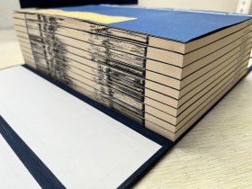 《五代史记》元宗文书院刻明修本 影印本 一部记载五代十国时期历史的纪传体史书。它系统地梳理了从唐朝灭亡后到宋朝建立这一混乱时期的政治、军事、经济、文化等方面的情况。在政治方面，详细记录了五代更迭过程中各个政权的建立、统治措施和兴衰历程，比如后梁朱温的崛起和统治策略；在军事上，对频繁发生的战争、割据势力之间的争斗进行了描述，让后人能了解这一时期动荡的军事局面。