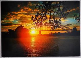 澳大利亚风光明信片：黄昏的悉尼歌剧院和港湾桥（未寄，有软折）