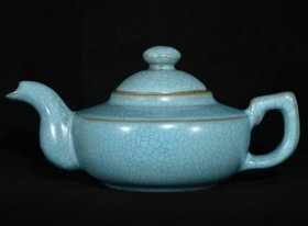 宋汝窑天蓝釉官款壶，高8.5×18厘米