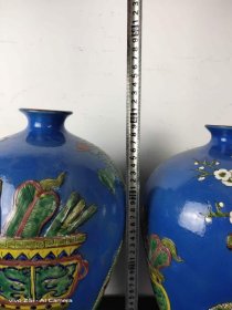 363_大清粉彩浮雕梅瓶，做工精细，包浆浓厚，造型独特，保存完整，成色如图