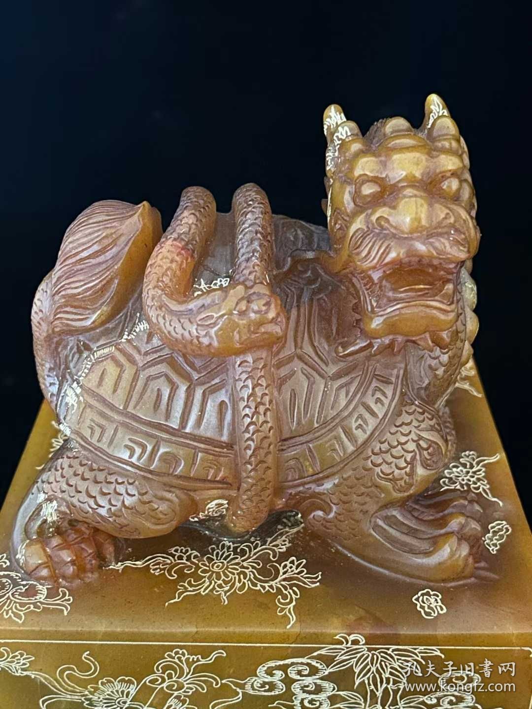 272_沧门作，描金梅兰竹菊田黄石龙龟印章一枚。