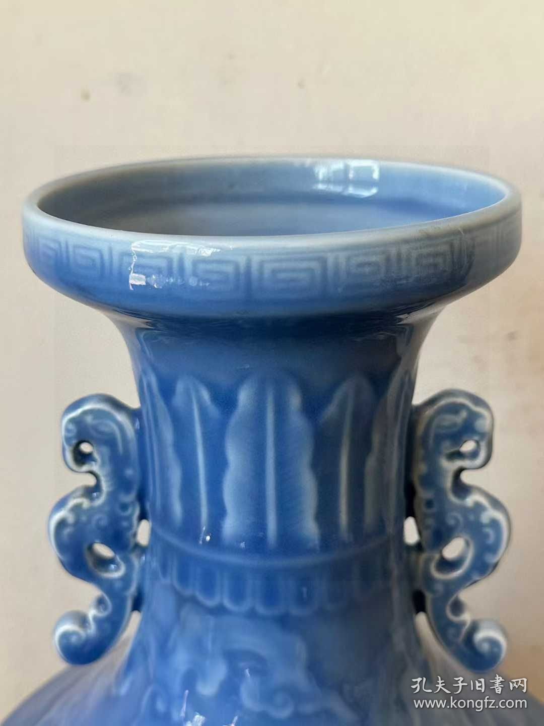 点击查看原图 121_大清雍正年制单色釉浮雕瓶,全品完好