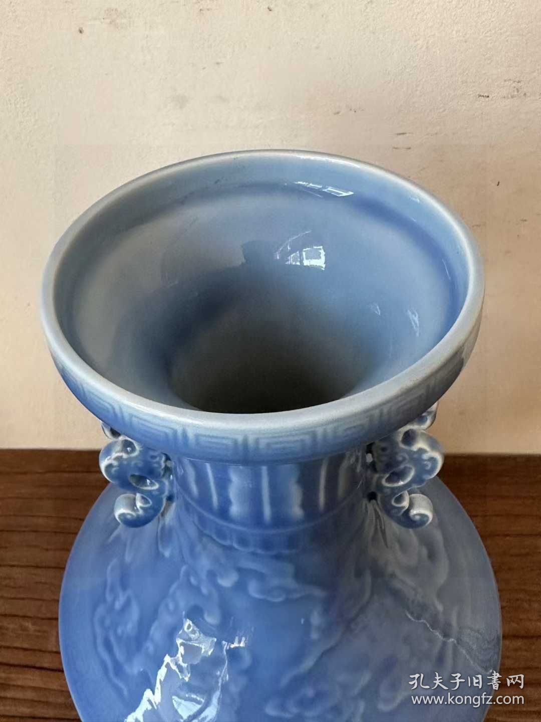 点击查看原图 121_大清雍正年制单色釉浮雕瓶,全品完好