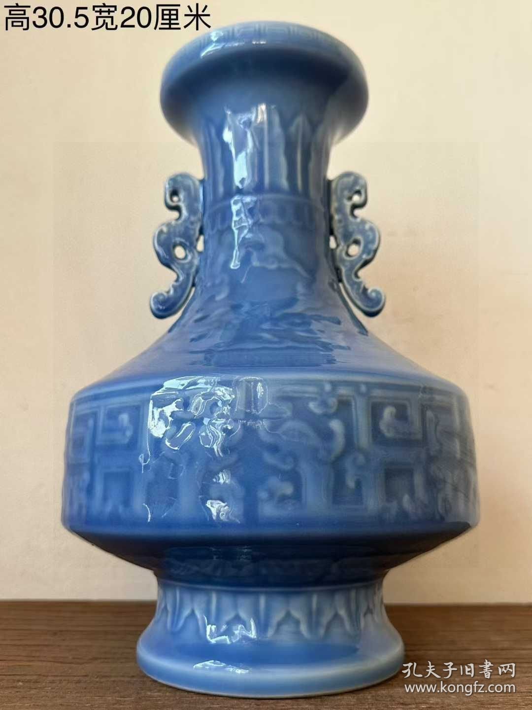 点击查看原图 121_大清雍正年制单色釉浮雕瓶,全品完好