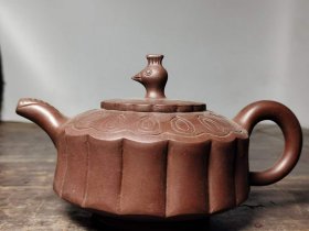293_顾绍培作，多孔紫砂壶。
