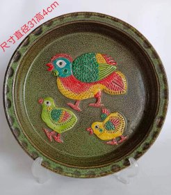68_万历年制五彩刻瓷鸡纹赏盘，成色如图，全品无残，保存完好。