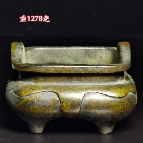 560_世古之宝款，马槽型铜香炉。
