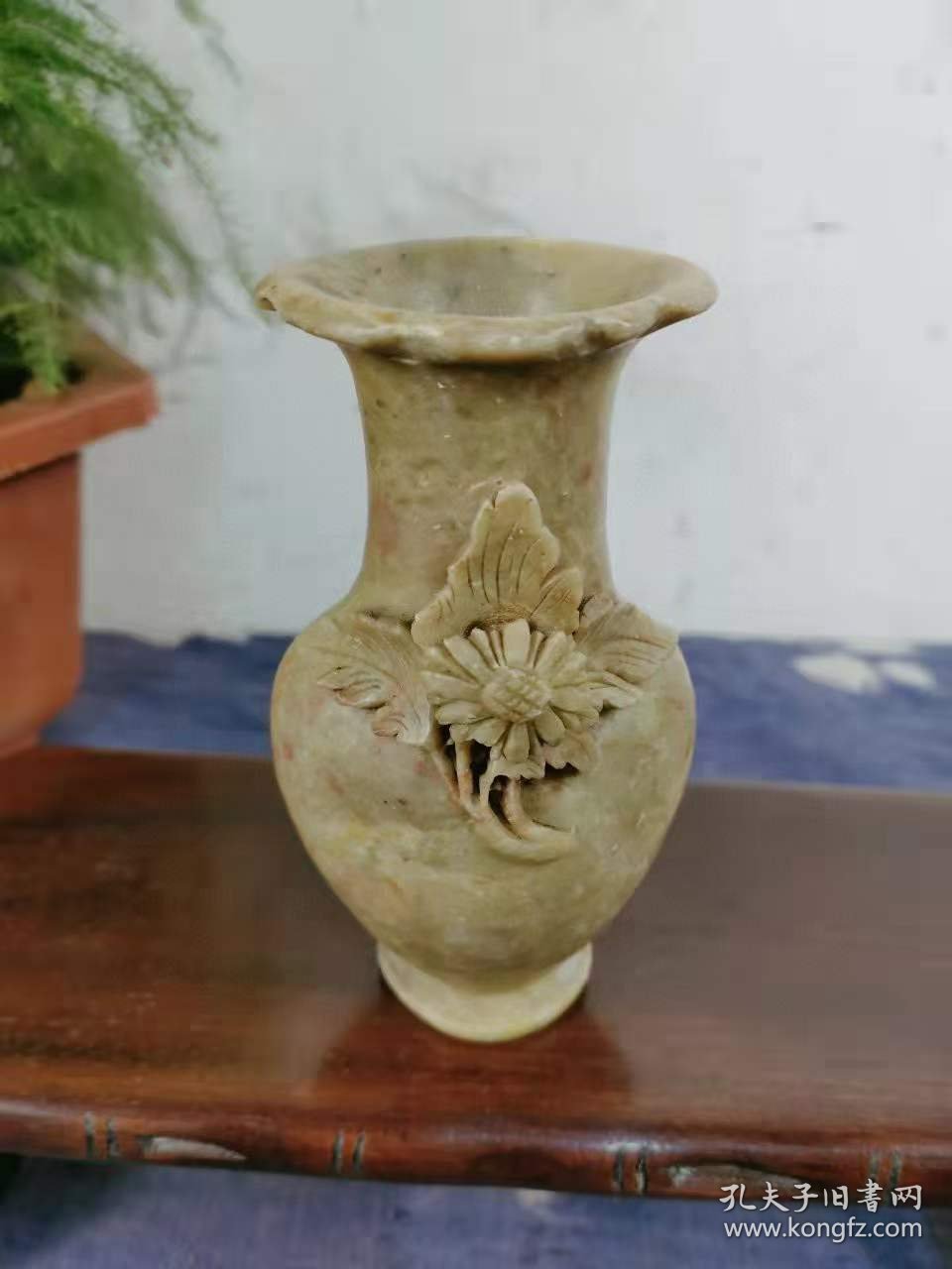 242_早期天然寿山石花瓶摆件一个。小夺天工，十分精美。陈设摆放很漂亮。天然保真寿山石。