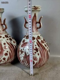 38_釉里红，鱼纹双耳花瓶一对，包浆磨损自然，有收藏价值，喜欢联系，