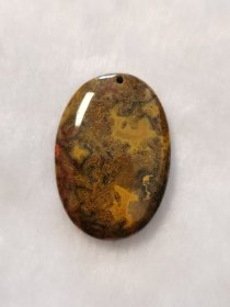 天然战国红玛瑙吊坠，天然花纹绚烂精美颜色艳丽，质地细腻莹润光滑，品相如图看好下单。