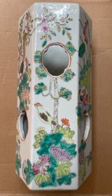 “乾隆年制” 寄托款 花鸟帽筒 一对 ，年代不详，识者捡漏