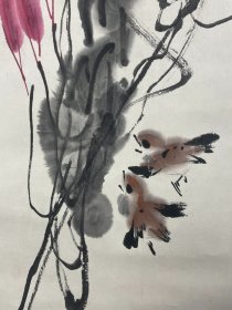 名画家【江南春】(1925~已故) ，江苏兴化人。擅长中国画、年画、连环画。1950年参加上海连环画研究班。历任上海大众美术出版社、上海人民美术出版社编辑、创作员。作品有《群英献礼图》、《祖国颂》等，《陈毅将军》在全国年画展获奖。保真！