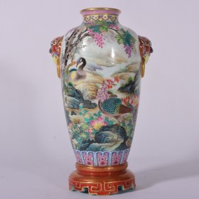清乾隆    珐琅彩矾红描金通景有凤来仪狮耳梅瓶