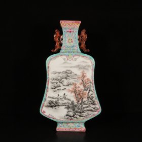 • 清乾隆珐琅彩山水阁楼扁瓶