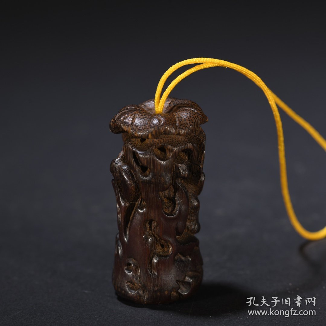 • 清代 老竹雕和合二仙挂坠