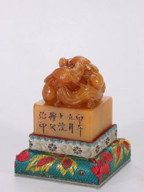 清.穆父治印款寿山田黄石雕鸟兽钮印章