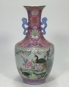 清雍正年制珐琅彩孔雀花鸟双耳瓶