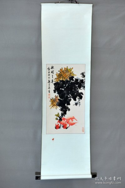 郑若泉，1927年生于浙江湖州，1946年考入上海美专，1949年转入杭州中央美术学院华东分院。师从黄宾虹、潘天寿、来楚生。1951年毕业后历任《安徽日报》美术编辑，主任编辑，安徽省政协书画社画师。现为中国美术家协会会员， 人民日报社神州书画院顾问， 中国黄山画会副会长等职。