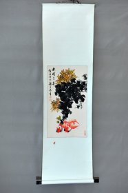 郑若泉，1927年生于浙江湖州，1946年考入上海美专，1949年转入杭州中央美术学院华东分院。师从黄宾虹、潘天寿、来楚生。1951年毕业后历任《安徽日报》美术编辑，主任编辑，安徽省政协书画社画师。现为中国美术家协会会员， 人民日报社神州书画院顾问， 中国黄山画会副会长等职。